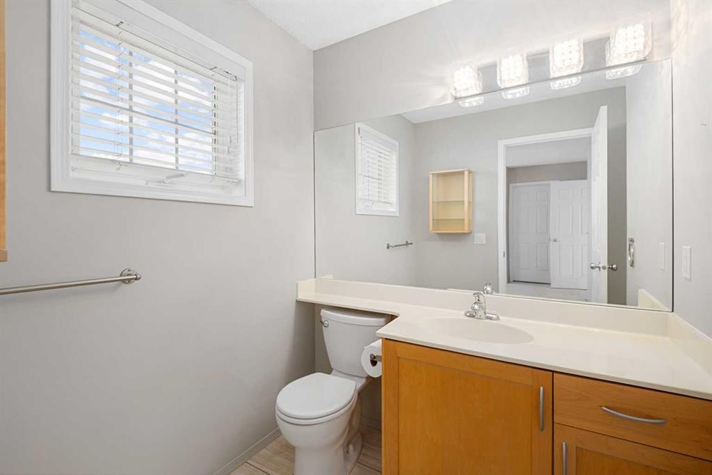 2504-7171 Coach Hill Road, Calgary, AB - Indoor Photo Showing Bathroom