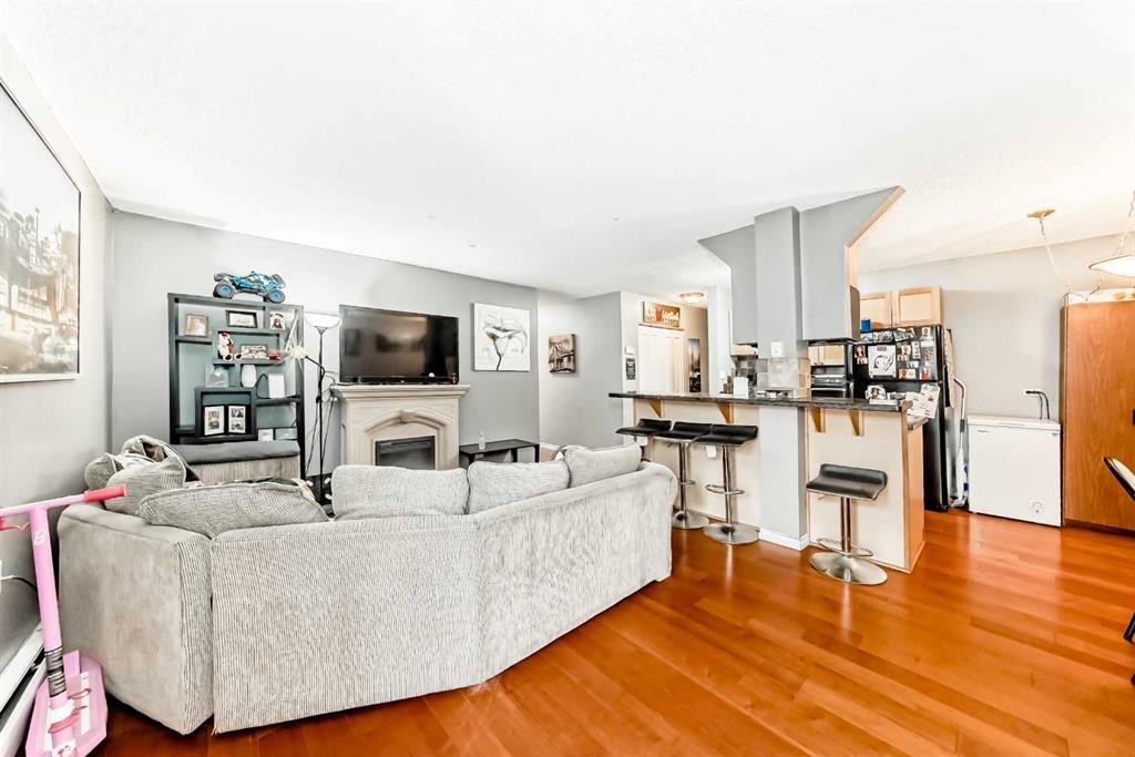 501-1312 13 Avenue Sw, Calgary, AB - Indoor Photo Showing Living Room With Fireplace