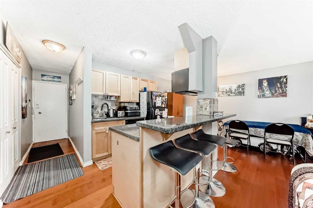 501-1312 13 Avenue Sw, Calgary, AB - Indoor Photo Showing Kitchen