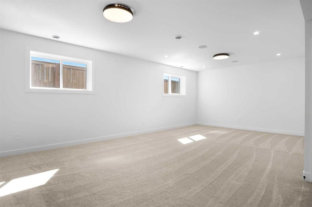622 Mandalay Boulevard, Carstairs, AB - Indoor Photo Showing Other Room