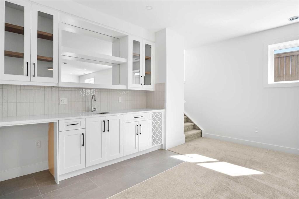622 Mandalay Boulevard, Carstairs, AB - Indoor Photo Showing Other Room