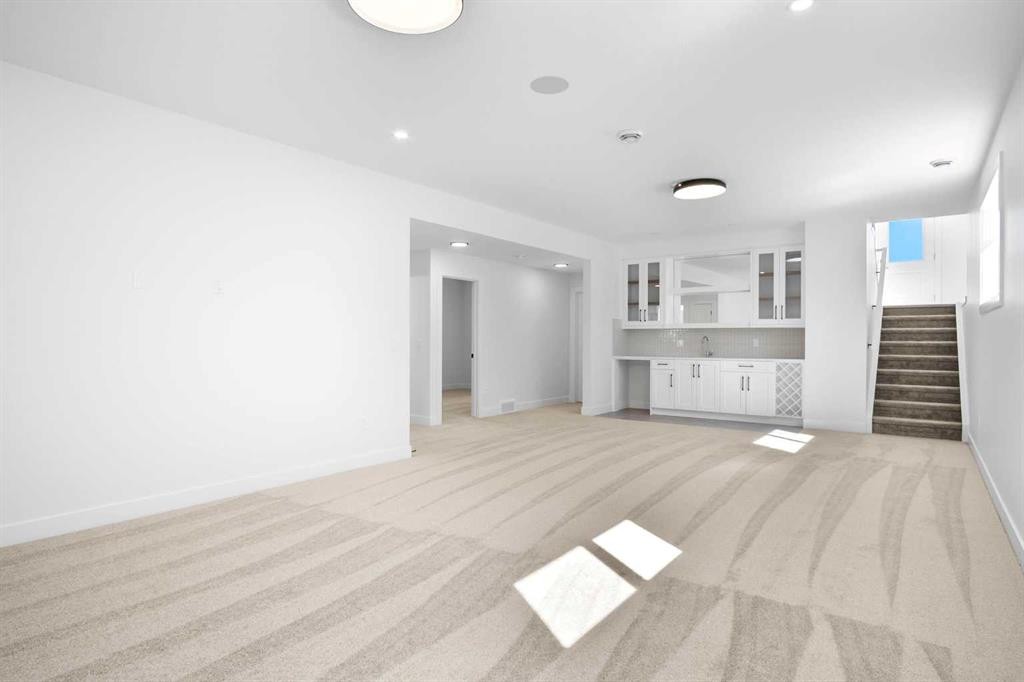 622 Mandalay Boulevard, Carstairs, AB - Indoor Photo Showing Other Room