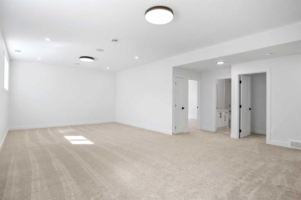 622 Mandalay Boulevard, Carstairs, AB - Indoor Photo Showing Other Room
