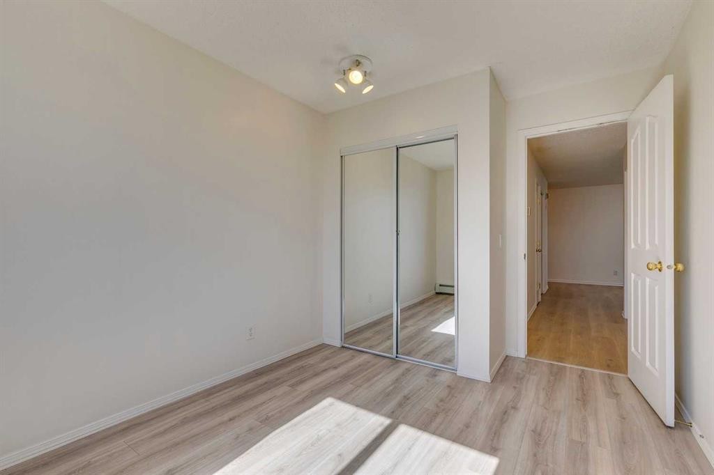301-7301 Valleyview Park Se, Calgary, AB - Indoor Photo Showing Other Room