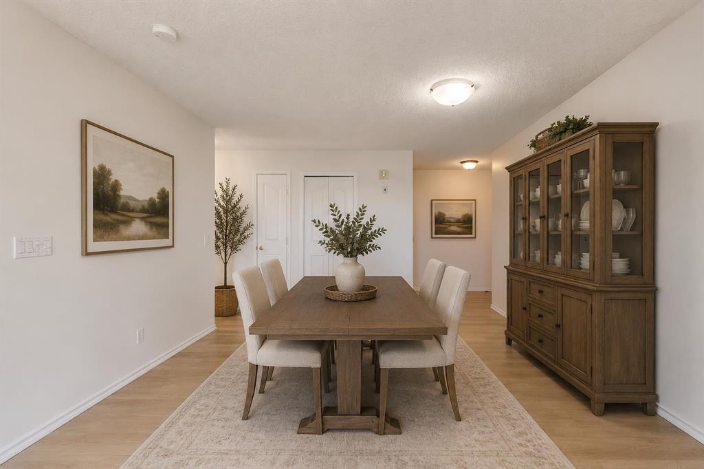 301-7301 Valleyview Park Se, Calgary, AB - Indoor Photo Showing Dining Room