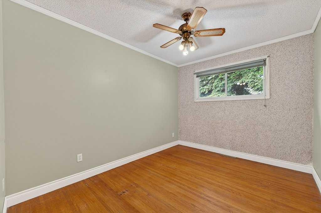 1632 Robson Crescent Se, Calgary, AB - Indoor Photo Showing Other Room