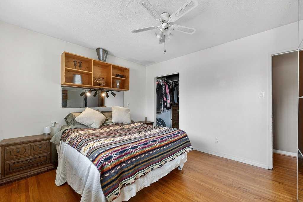 1632 Robson Crescent Se, Calgary, AB - Indoor Photo Showing Bedroom