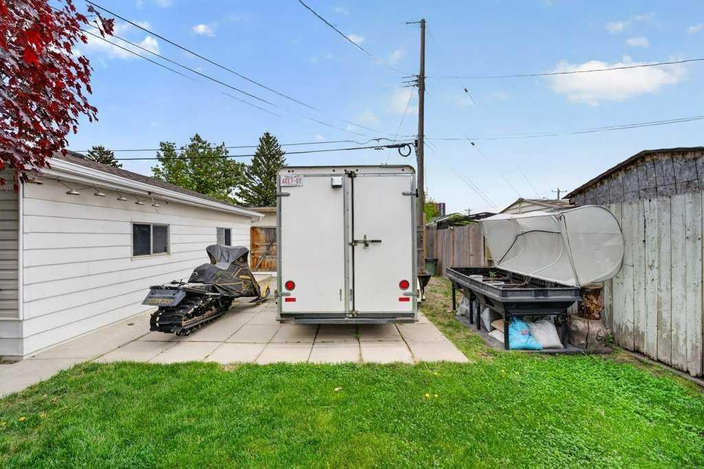 1632 Robson Crescent Se, Calgary, AB - Outdoor