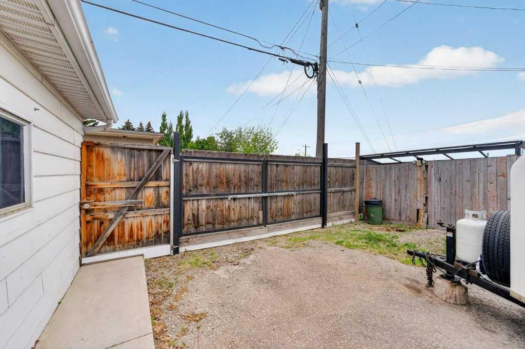 1632 Robson Crescent Se, Calgary, AB - Outdoor With Exterior