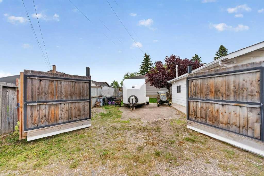 1632 Robson Crescent Se, Calgary, AB - Outdoor With Exterior