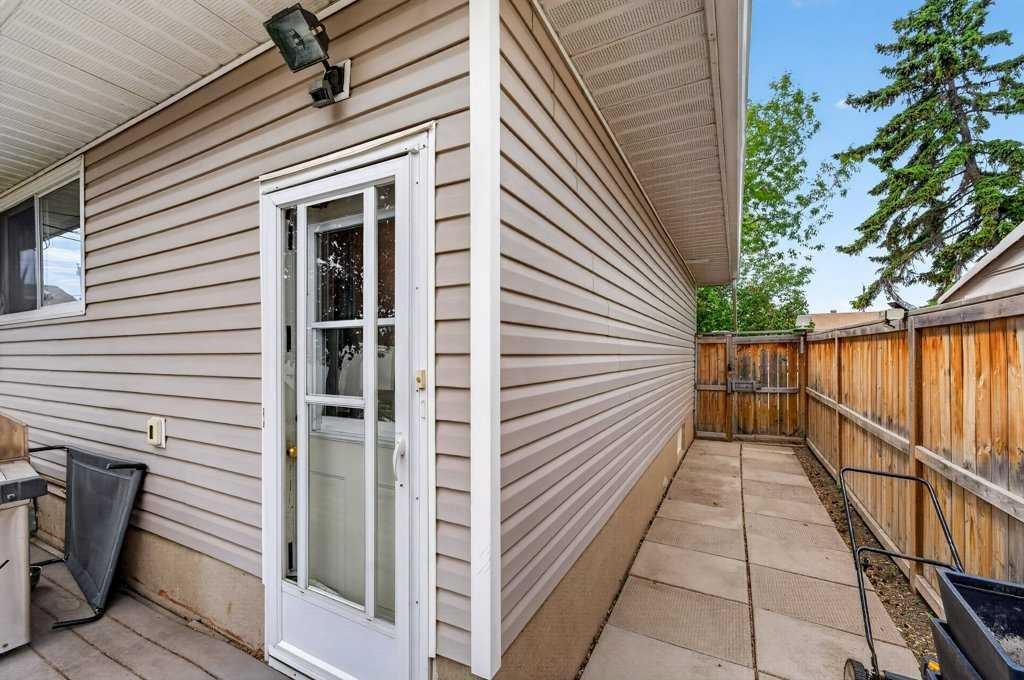 1632 Robson Crescent Se, Calgary, AB - Outdoor With Exterior