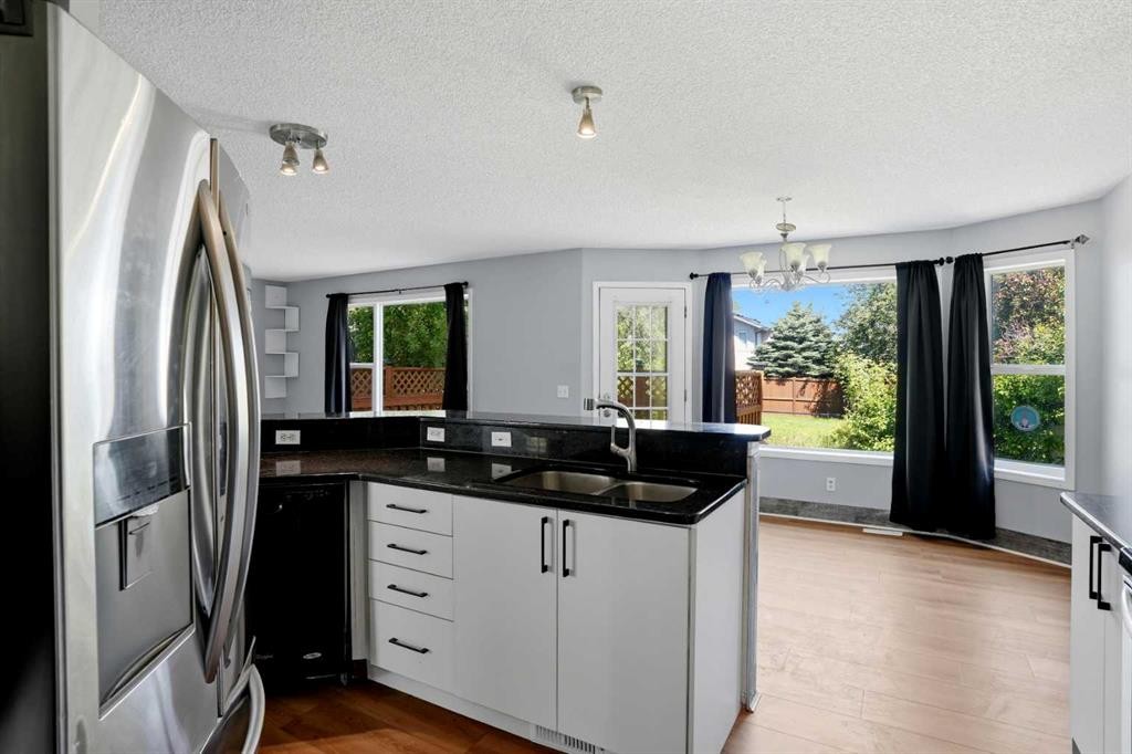 141 Shannon Square Sw, Calgary, AB - Indoor Photo Showing Kitchen With Double Sink