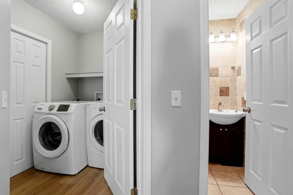 141 Shannon Square Sw, Calgary, AB - Indoor Photo Showing Laundry Room