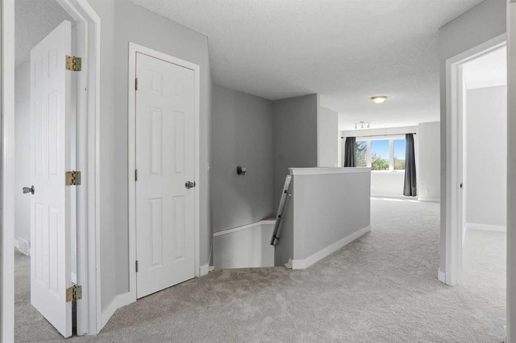 141 Shannon Square Sw, Calgary, AB - Indoor Photo Showing Other Room