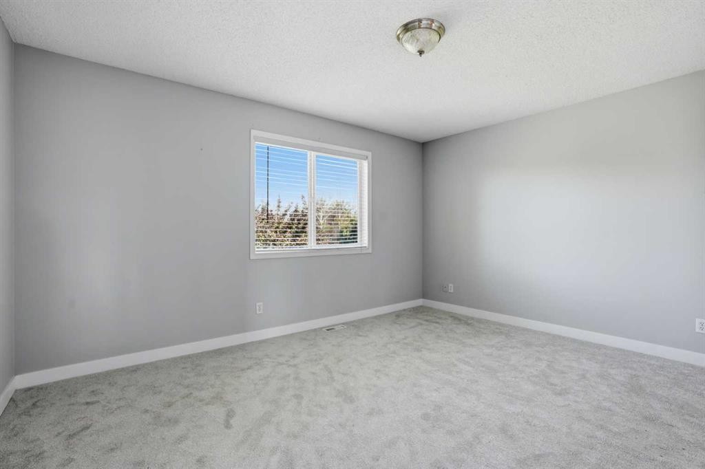 141 Shannon Square Sw, Calgary, AB - Indoor Photo Showing Other Room
