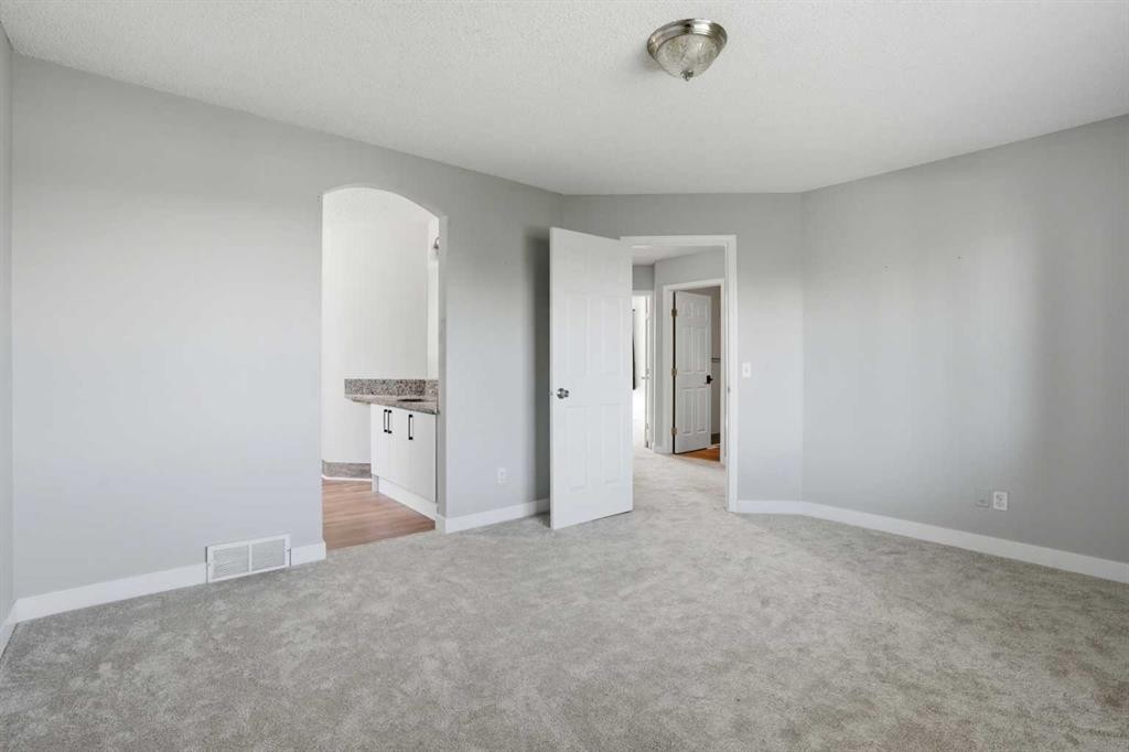 141 Shannon Square Sw, Calgary, AB - Indoor Photo Showing Other Room