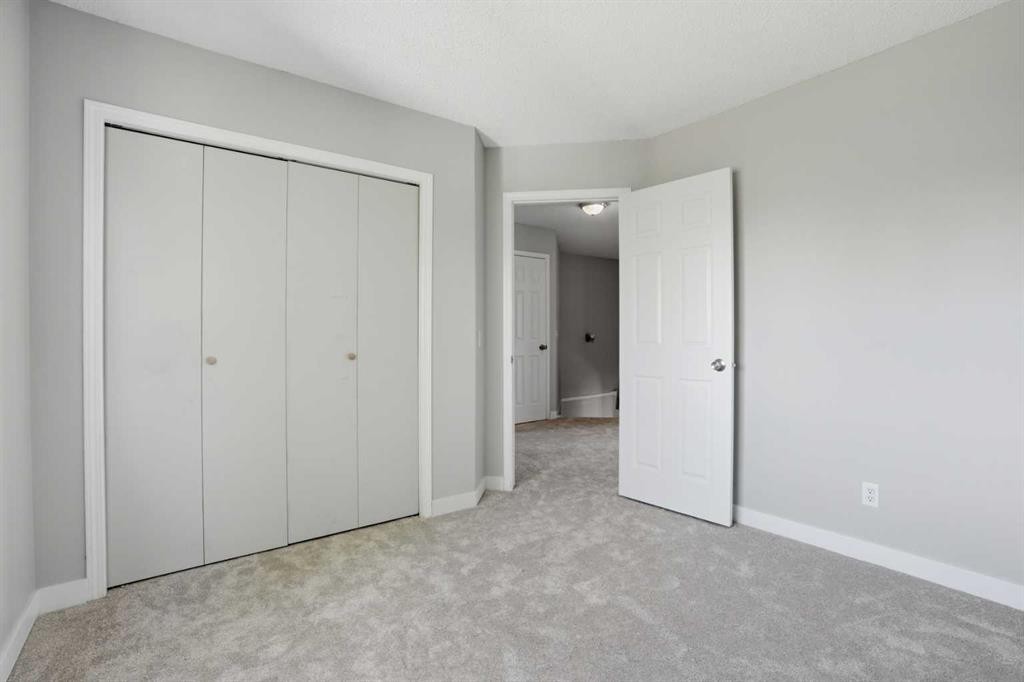 141 Shannon Square Sw, Calgary, AB - Indoor Photo Showing Other Room