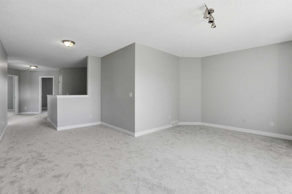 141 Shannon Square Sw, Calgary, AB - Indoor Photo Showing Other Room