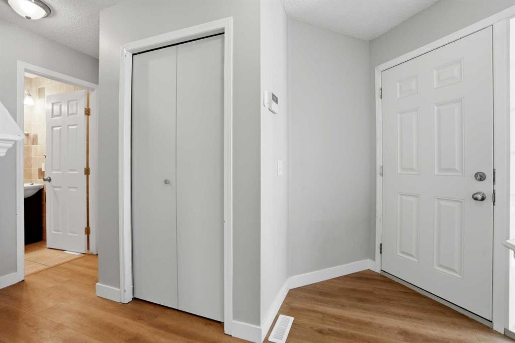 141 Shannon Square Sw, Calgary, AB - Indoor Photo Showing Other Room