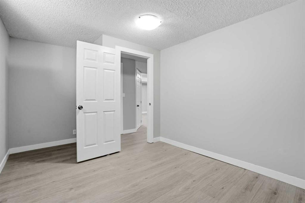 141 Shannon Square Sw, Calgary, AB - Indoor Photo Showing Other Room