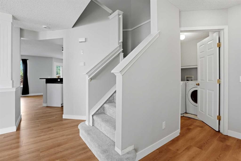 141 Shannon Square Sw, Calgary, AB - Indoor Photo Showing Laundry Room