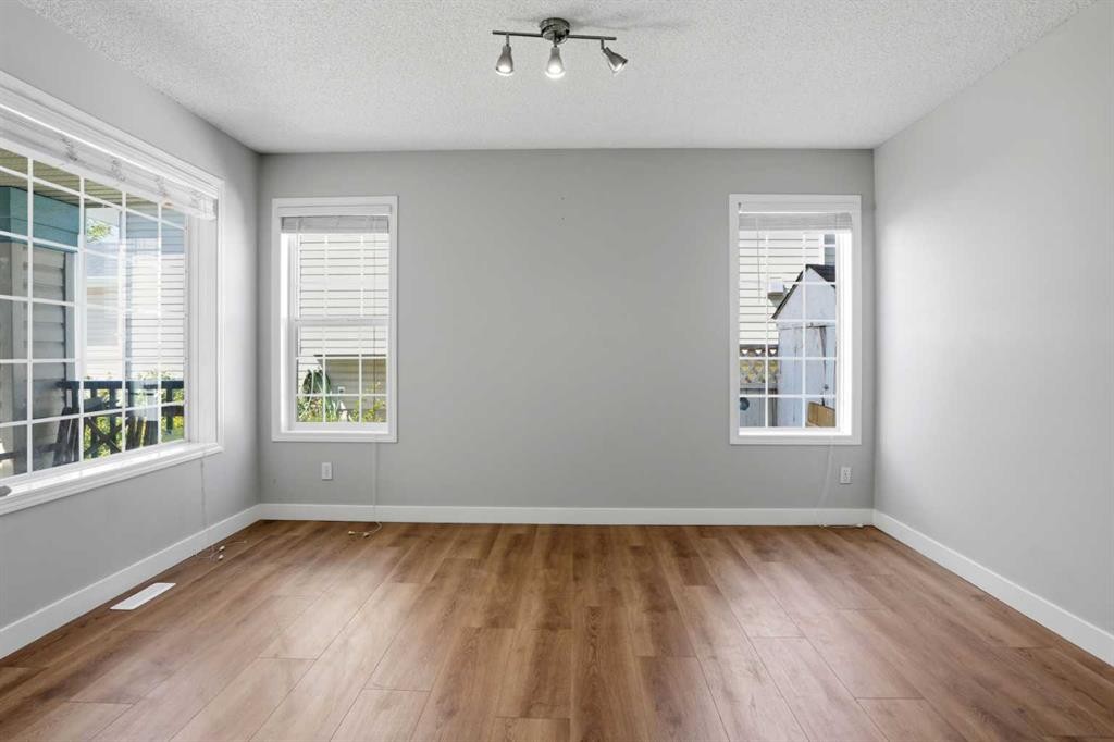 141 Shannon Square Sw, Calgary, AB - Indoor Photo Showing Other Room