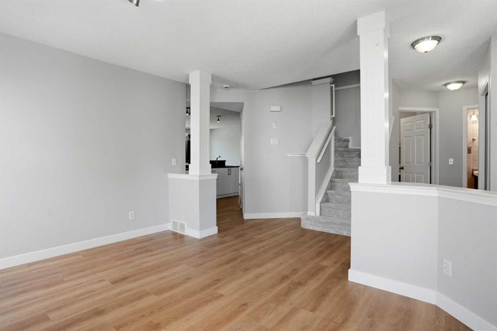 141 Shannon Square Sw, Calgary, AB - Indoor Photo Showing Other Room
