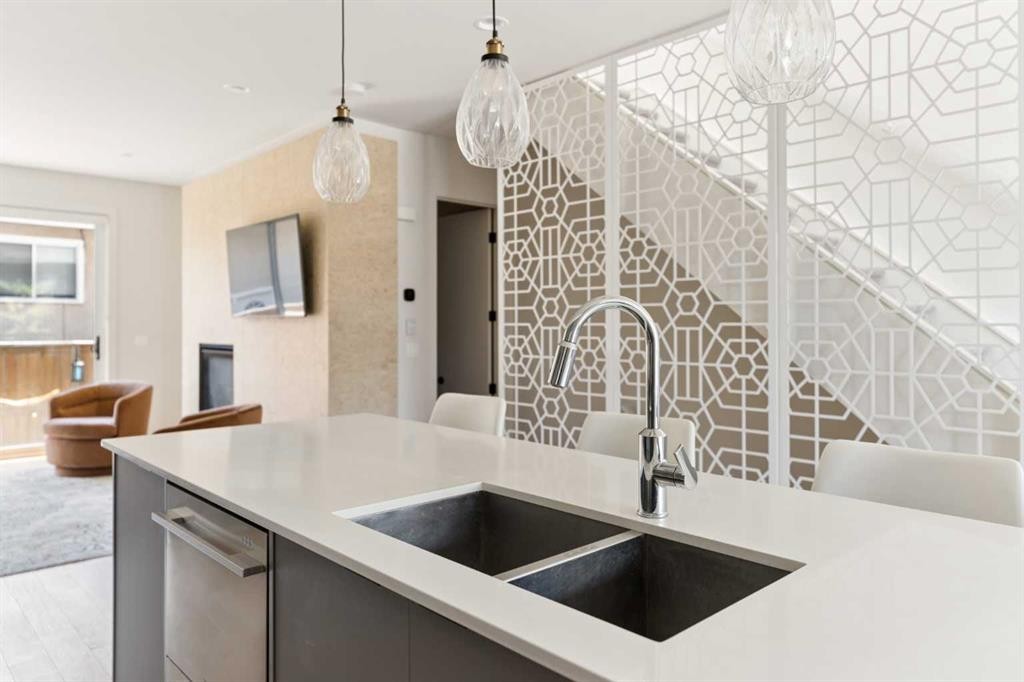 5406 21 Street Sw, Calgary, AB