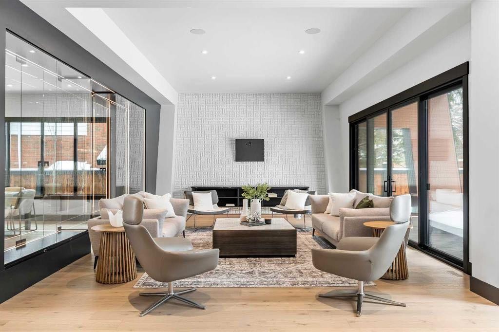 1016 Beverley Boulevard Sw, Calgary, AB - Indoor
