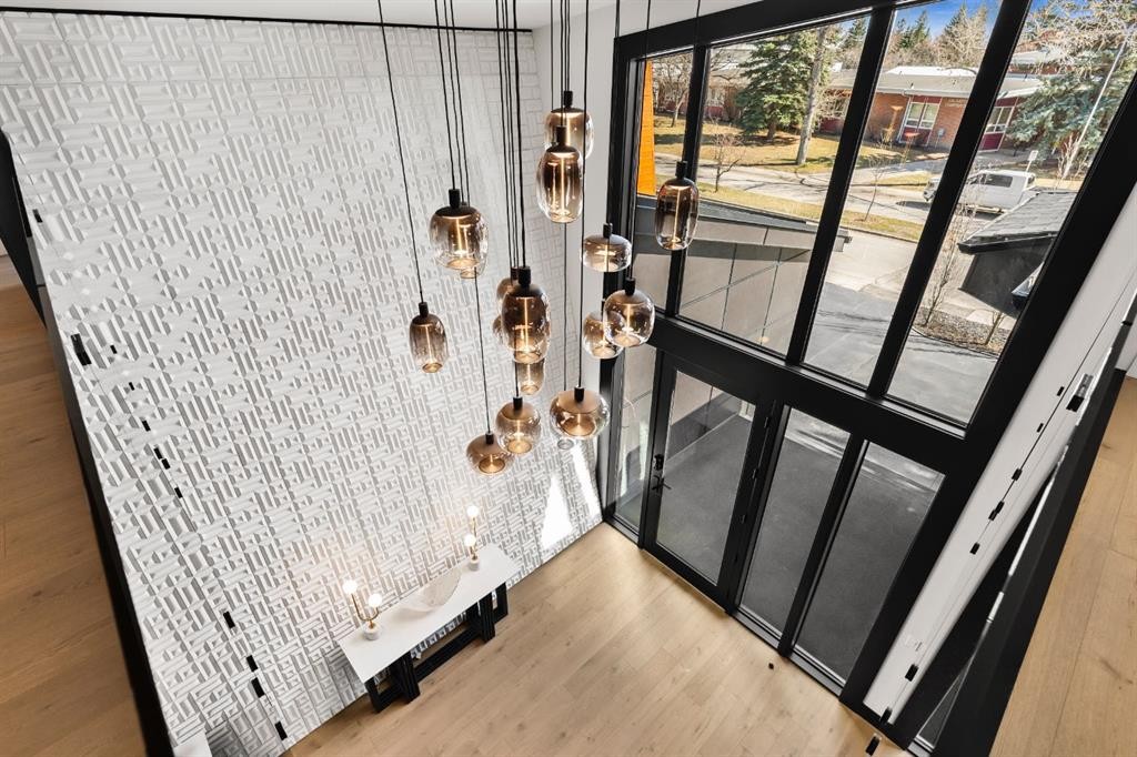 1016 Beverley Boulevard Sw, Calgary, AB - Indoor Photo Showing Other Room