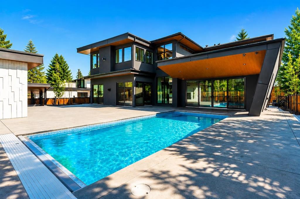1016 Beverley Boulevard Sw, Calgary, AB - Outdoor With In Ground Pool