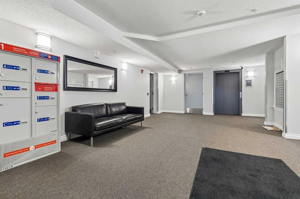 310-1631 28 Avenue Sw, Calgary, AB - Indoor Photo Showing Other Room