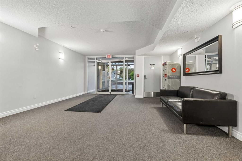 310-1631 28 Avenue Sw, Calgary, AB - Indoor Photo Showing Other Room