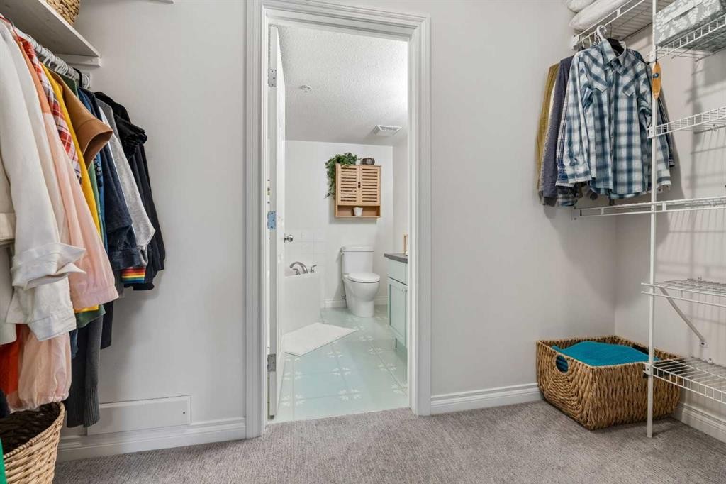 310-1631 28 Avenue Sw, Calgary, AB - Indoor With Storage