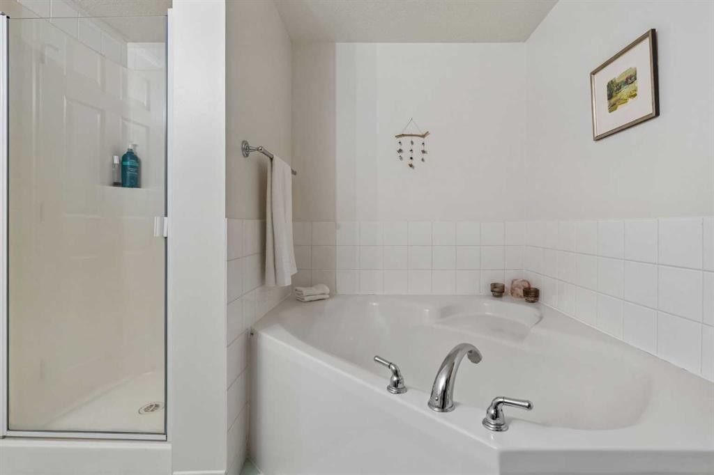 310-1631 28 Avenue Sw, Calgary, AB - Indoor Photo Showing Bathroom