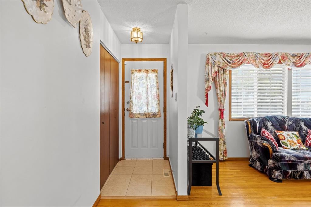 1307 Radisson Drive Se, Calgary, AB - Indoor Photo Showing Other Room