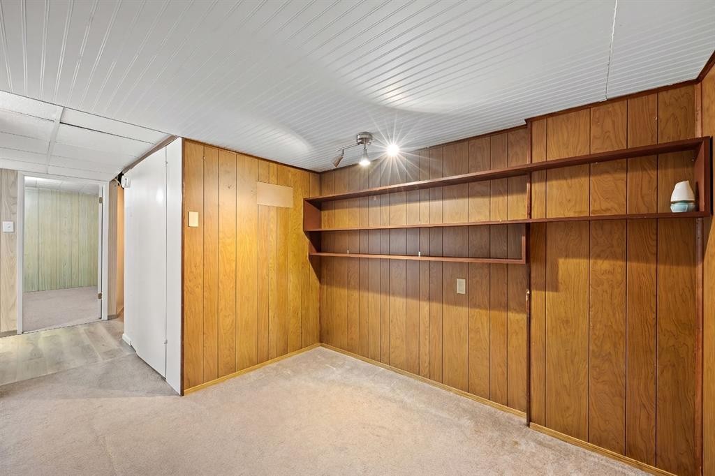 1307 Radisson Drive Se, Calgary, AB - Indoor Photo Showing Other Room
