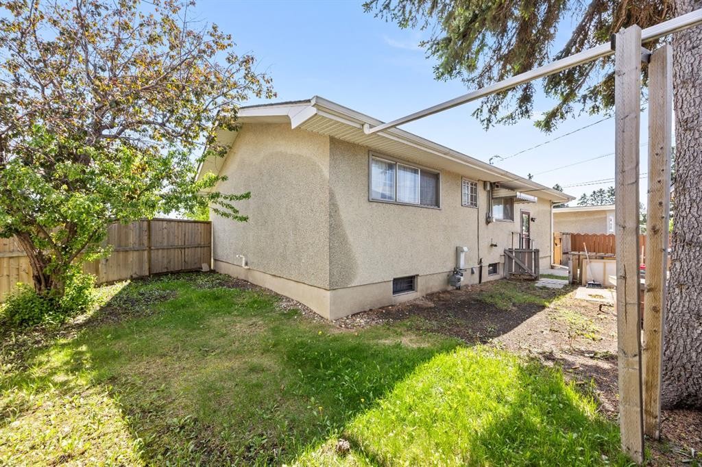 1307 Radisson Drive Se, Calgary, AB - Outdoor