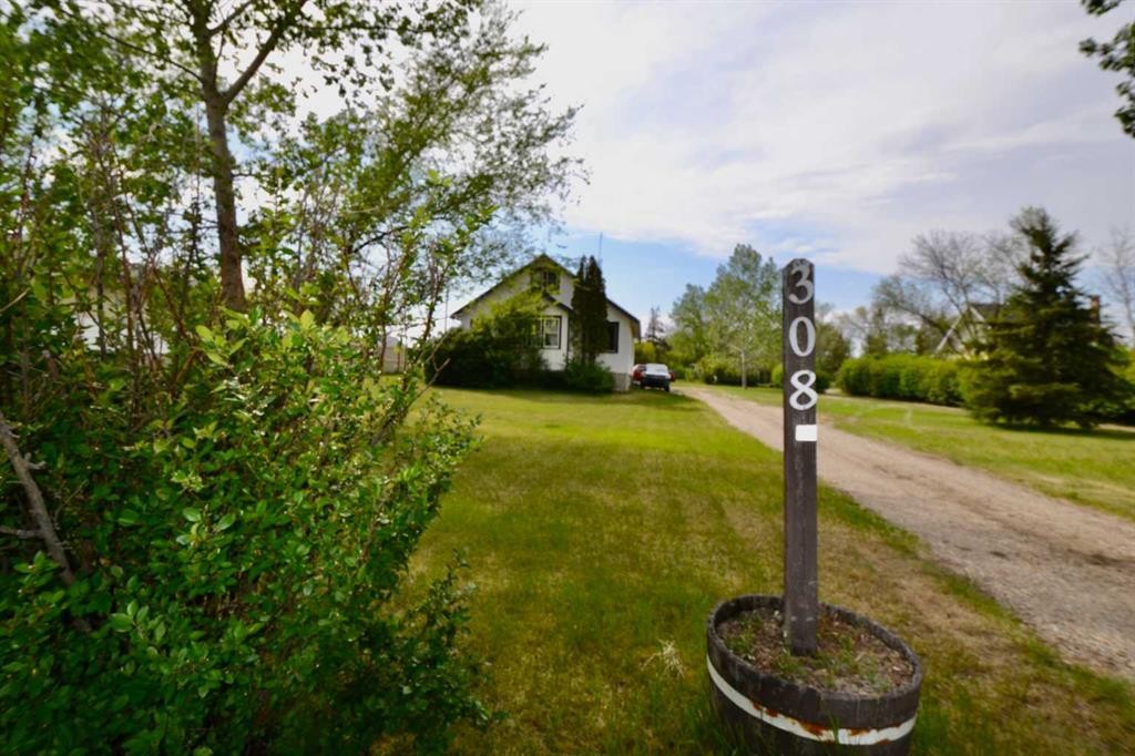 308 Walsh Avenue, Acme, AB - Outdoor