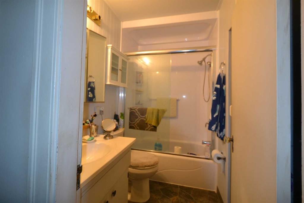 308 Walsh Avenue, Acme, AB - Indoor Photo Showing Bathroom