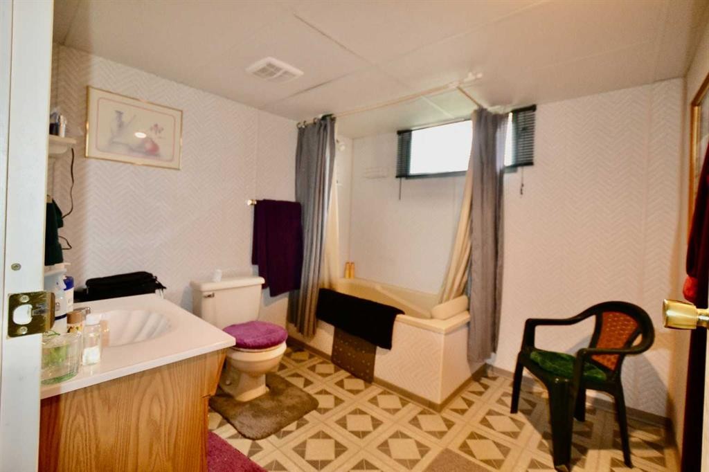 308 Walsh Avenue, Acme, AB - Indoor Photo Showing Bathroom