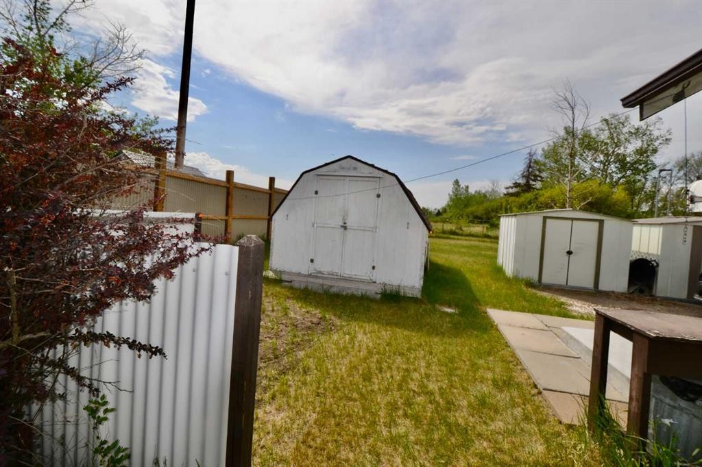 308 Walsh Avenue, Acme, AB - Outdoor