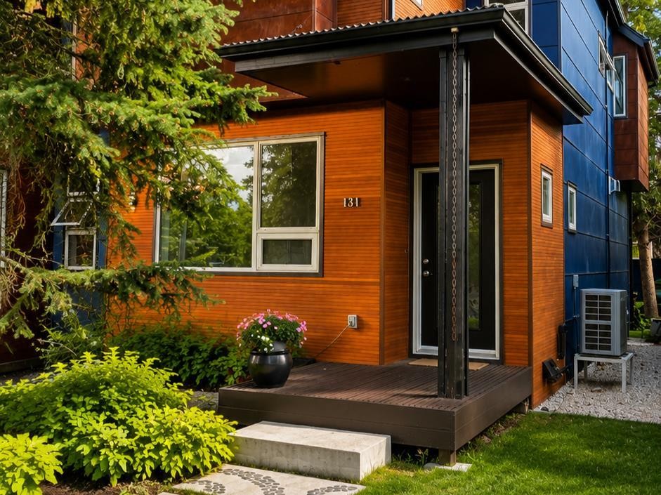 131 8 Avenue Ne, Calgary, AB - Outdoor With Exterior