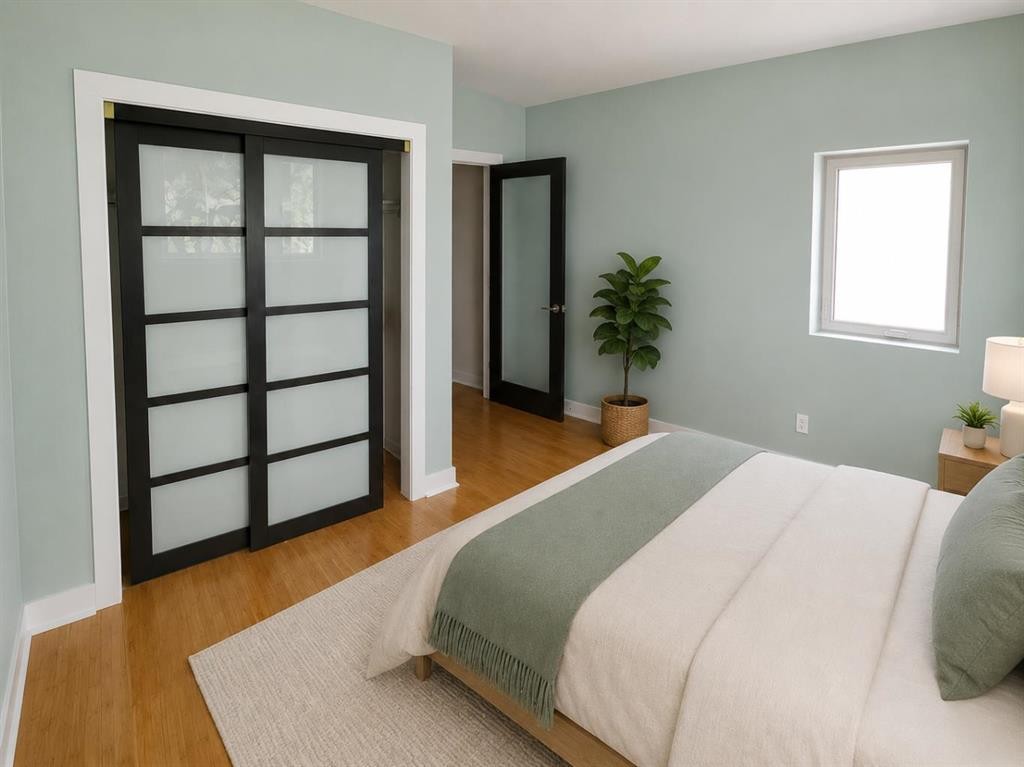 131 8 Avenue Ne, Calgary, AB - Indoor Photo Showing Bedroom