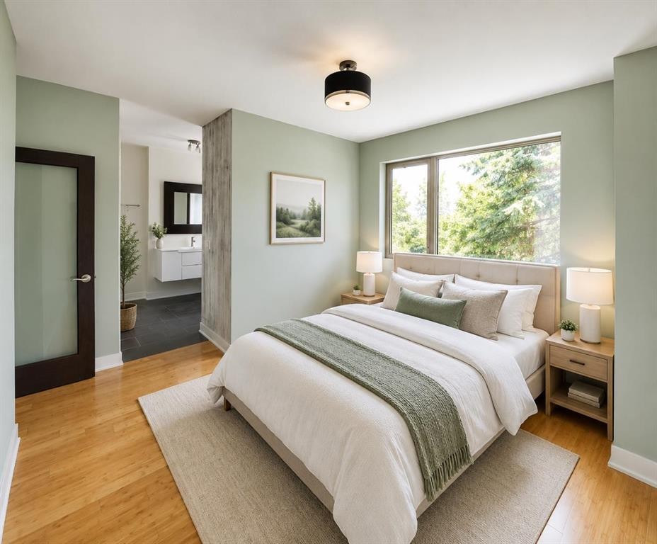 131 8 Avenue Ne, Calgary, AB - Indoor Photo Showing Bedroom