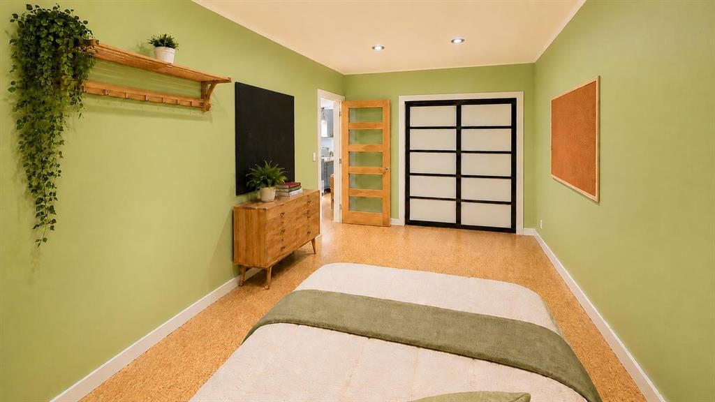 131 8 Avenue Ne, Calgary, AB - Indoor Photo Showing Bedroom