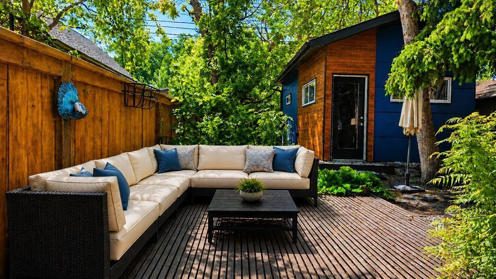 131 8 Avenue Ne, Calgary, AB - Outdoor With Exterior