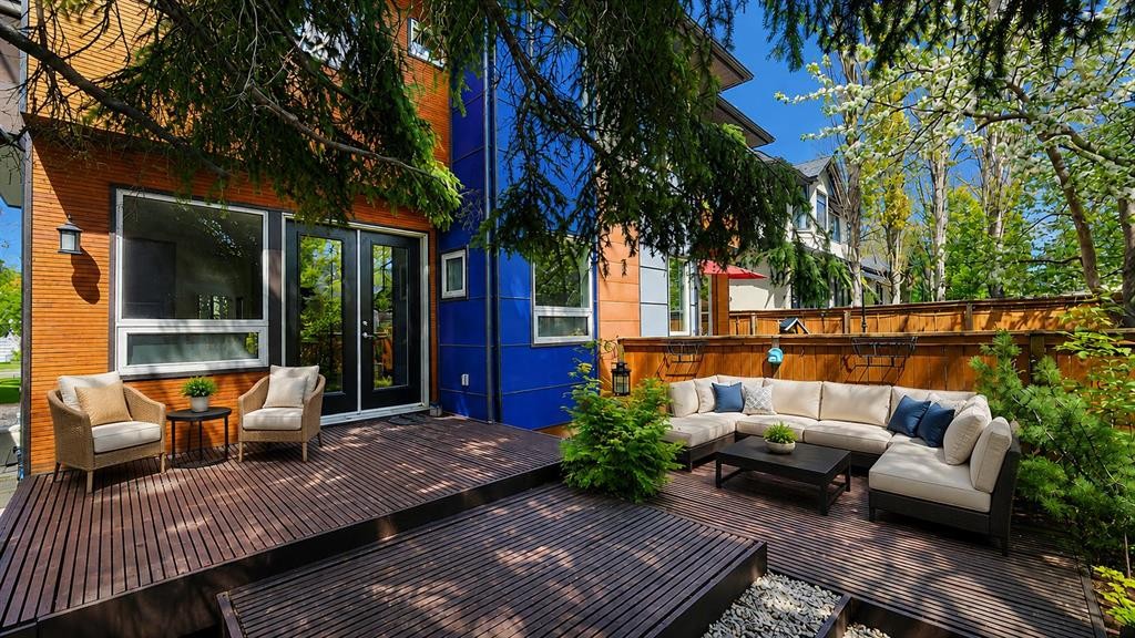 131 8 Avenue Ne, Calgary, AB - Outdoor With Deck Patio Veranda With Exterior
