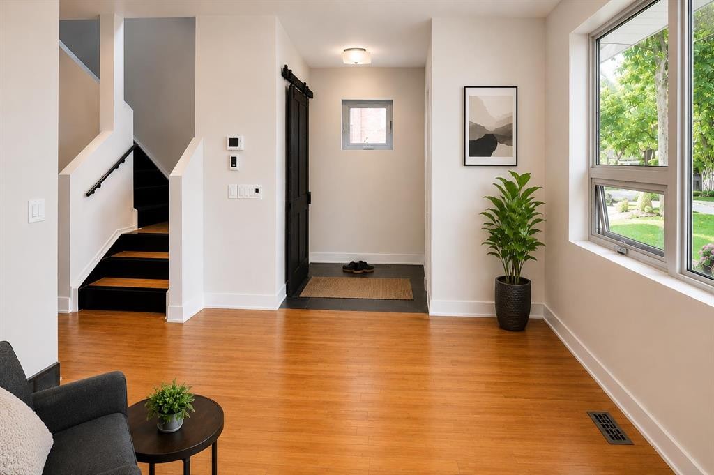131 8 Avenue Ne, Calgary, AB - Indoor