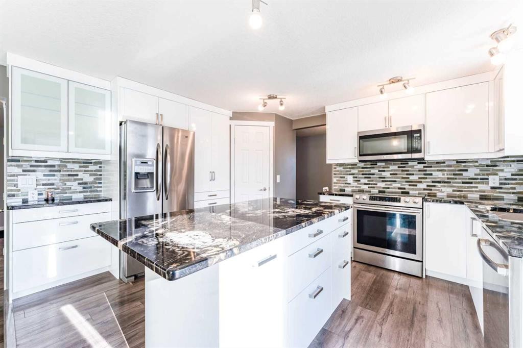 145 Hawkdale Circle Nw, Calgary, AB - Indoor Photo Showing Kitchen With Stainless Steel Kitchen With Upgraded Kitchen